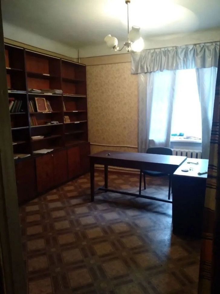 Продается 2-х комнатная квартира под офисное помещение, ул. Кирова, арт. 6016