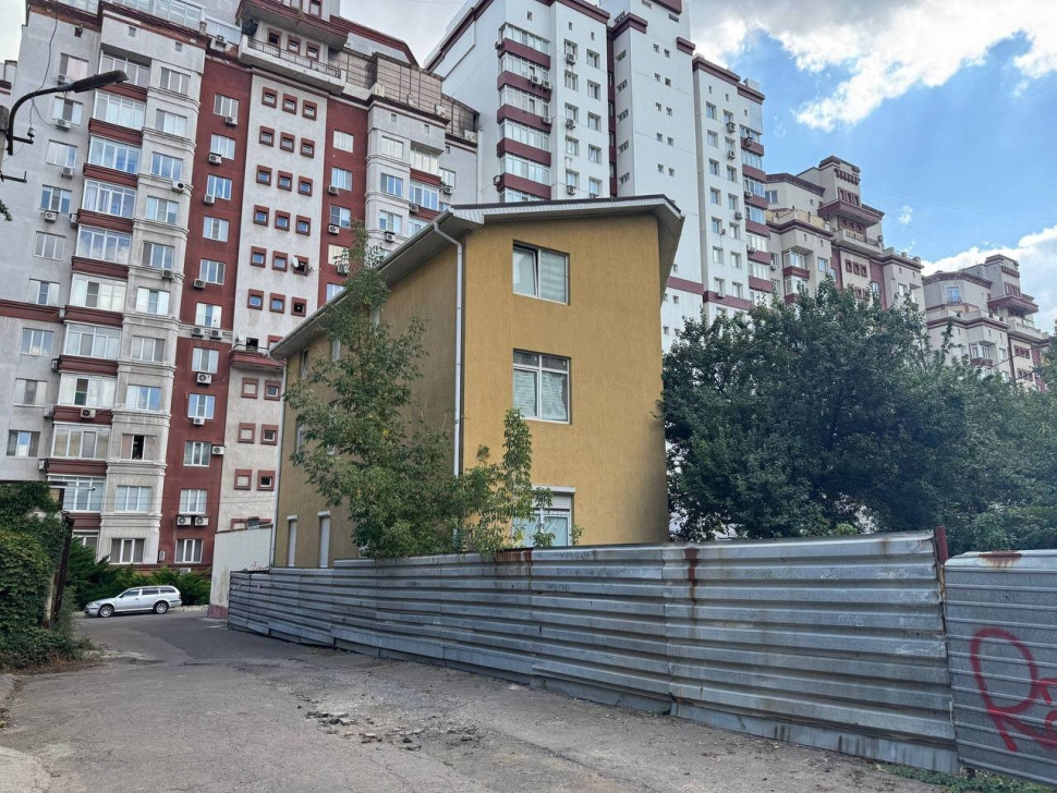 Сдается отдельно стоящее здание, проспект 25-летия РККА. арт. 6099