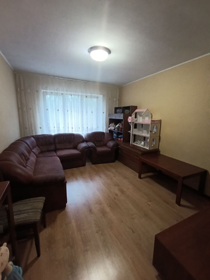 Продается 3 - х комнатная квартира, ул. 230-й Стрелковой Дивизии, арт. 4564