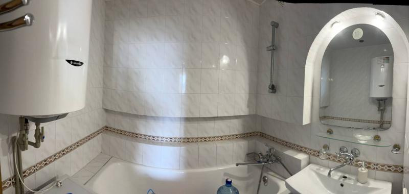 Продается 4-х комнатная квартира, ул. Артема, арт. 5352