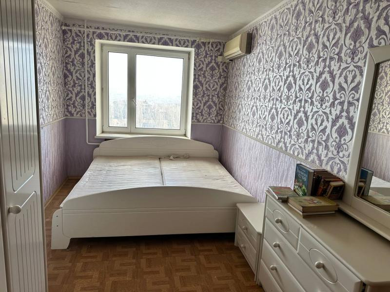Продается 4-х комнатная квартира, ул. Артема, арт. 5352
