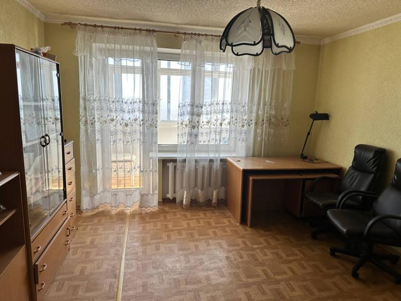Продается 4-х комнатная квартира, ул. Артема, арт. 5352