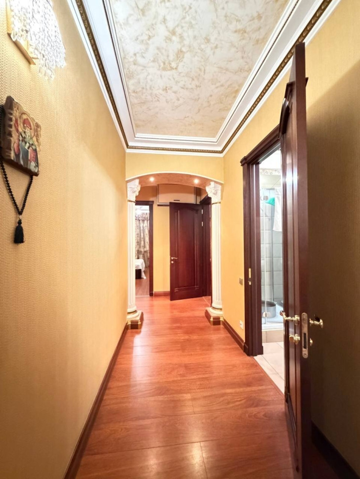Продается 4 - х комнатная квартира, ул. Артема, ориентир кинотеатр "Звездочка", арт. 5895