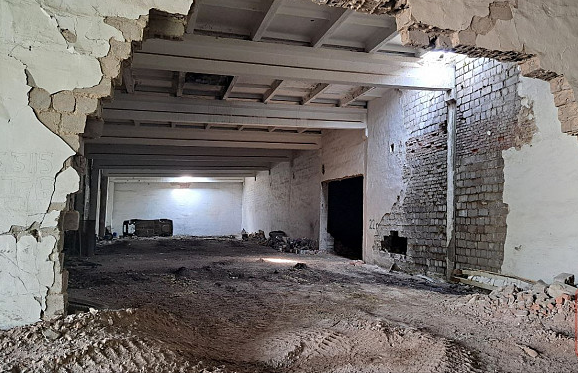 Продаётся большой склад с рампой, ул. Домостроительная, арт. 4720