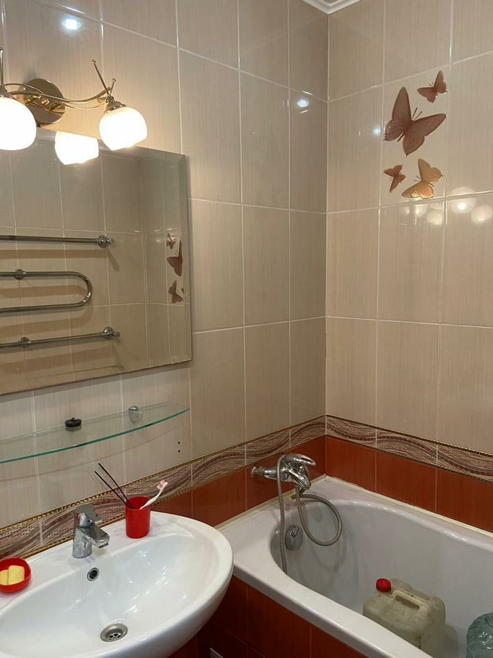 Продается 3 - х комнатная квартира, проспект Киевский д.62, арт. 4877