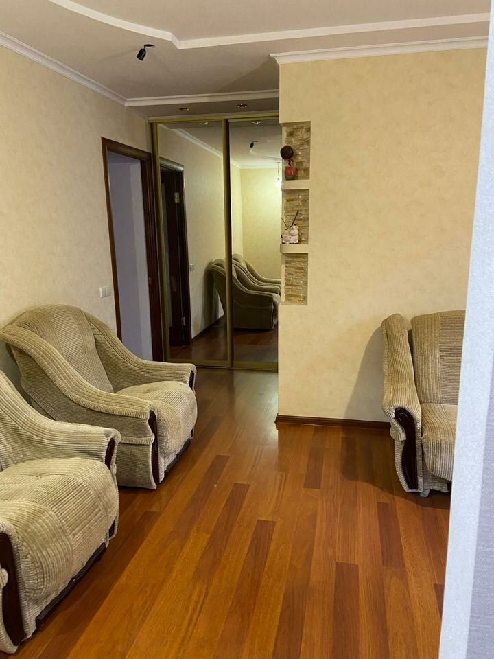 Продается 3 - х комнатная квартира, проспект Киевский д.62, арт. 4877