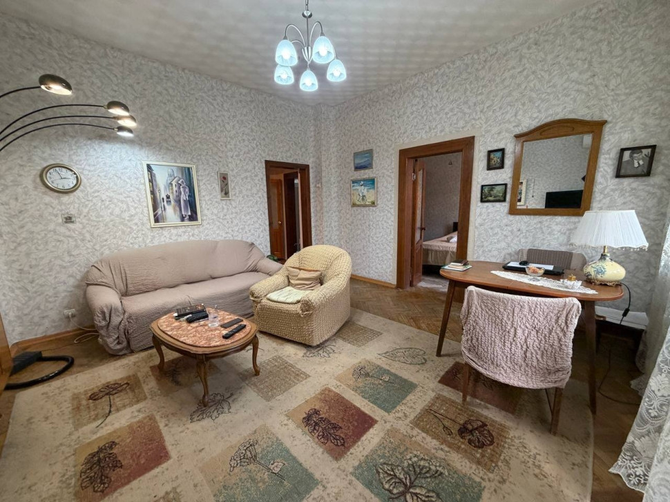 Продается 3 - х комнатная квартира, ул. Артема. арт. 6095