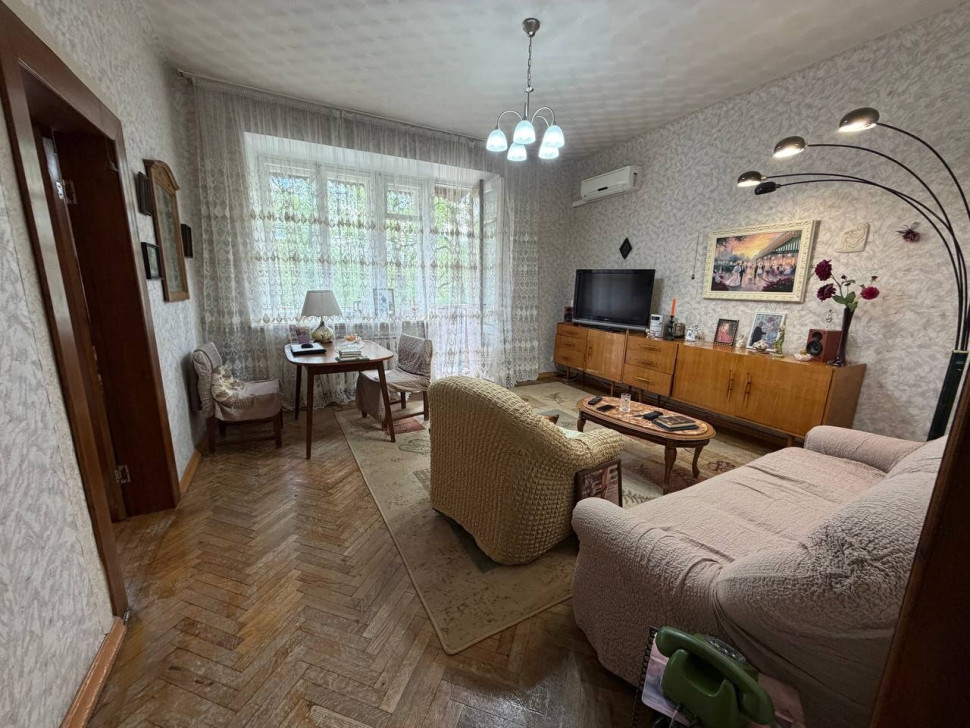 Продается 3 - х комнатная квартира, ул. Артема. арт. 6095